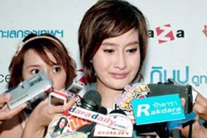 พลอย-ณัฐชา สวัสดิ์รักเกียรติ หรือพลอยลิตเติ้ลว้อยซ์