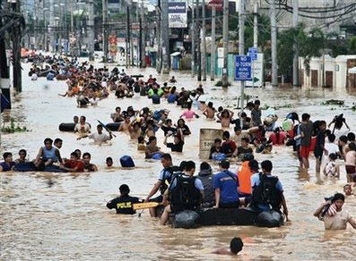 น้ำท่วมใหญ่ที่ฟิลิปปินส์ทำให้มีผู้เดือดร้อนเกือบ 500,000 คน