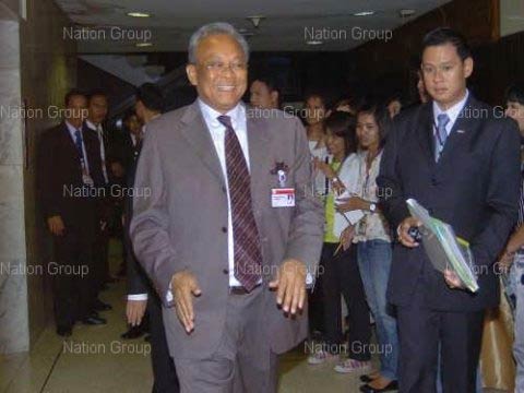 นายสุเทพ เทือกสุบรรณ