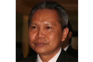 นายโสภณ ซารัมย์