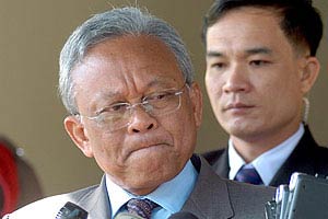 นายสุเทพ เทือกสุบรรณ