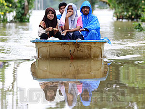 ทหารยะลาเร่งช่วยน้ำท่วม ถนนสายหลักถูกตัดขาด8อำเภอ