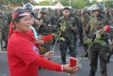 ประมวลภาพทหารปฏิบัติการสลายม็อบเสื้อแดงวันสงกรานต์