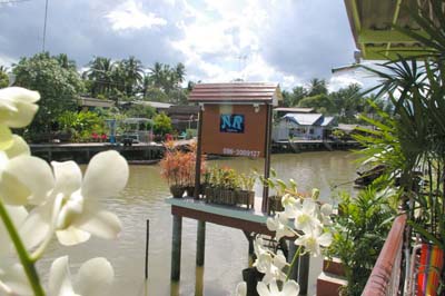 ตลาดน้ำอัมพวา (ตลาดเย็น)