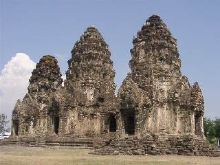 พระปรางค์สามยอด