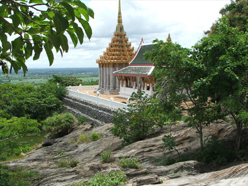 รอยพระพุทธบาทวัดเขาดีสลัก