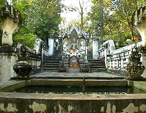 วัดอนาลโย-ดอยบุษราคัม