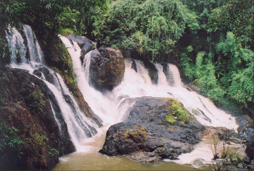 วนอุทยานน้ำตกผาเสื่อ