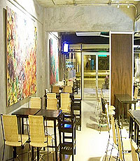 1000 Thanks’ Gallery in bar